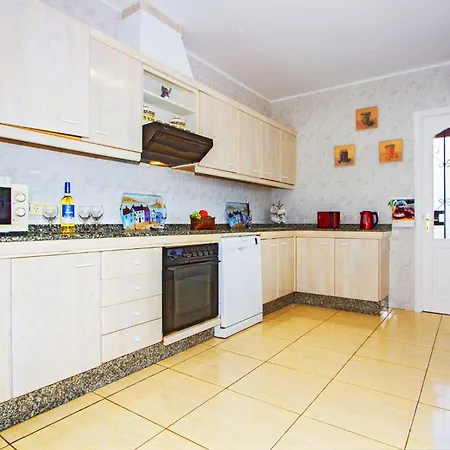 Villa Exceptional 3 Bedroom Adsey -short Walk To Town - By Lanzarote Leisure